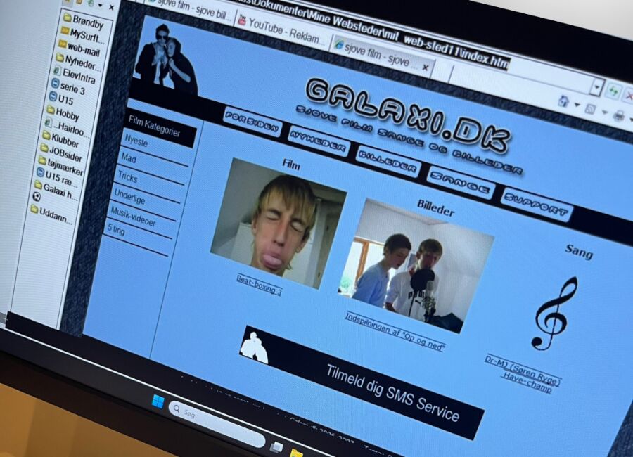 Skærmdeling med eksempler på tidlige musik- og medieprojekter under rapundervisning på AGU Online.