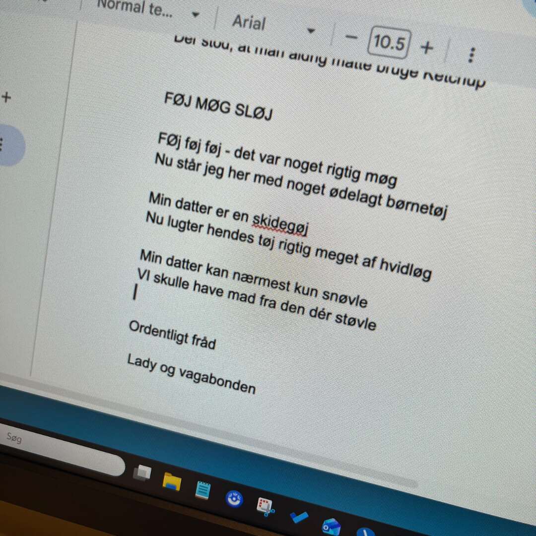 Elevrap skrevet i fælles dokument under online workshop om rim og rap på AGU Online.